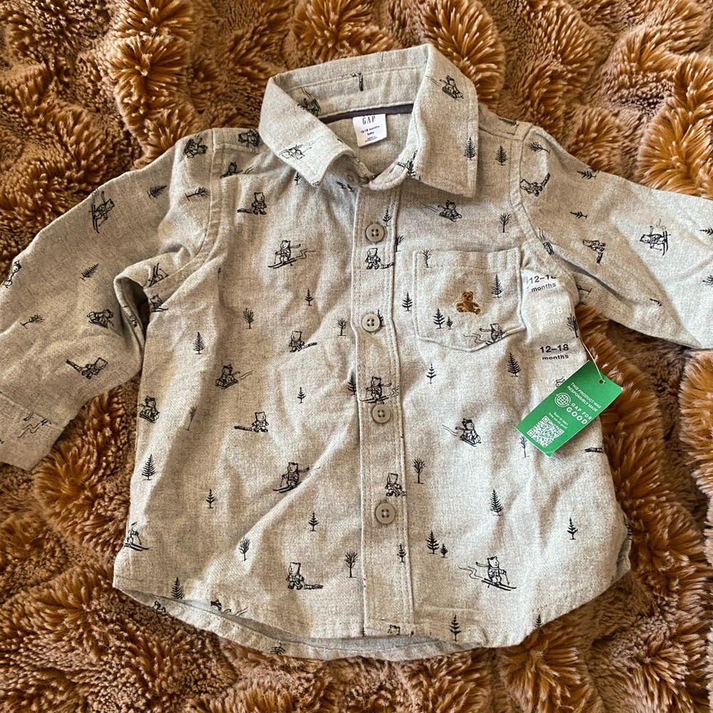 NWT Gap grey bear print long sleeved button down flannel in 12-18 months